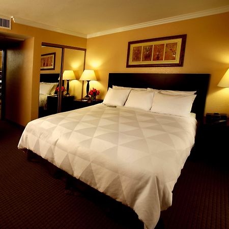 Buena Park Grand Hotel & Suites חדר תמונה