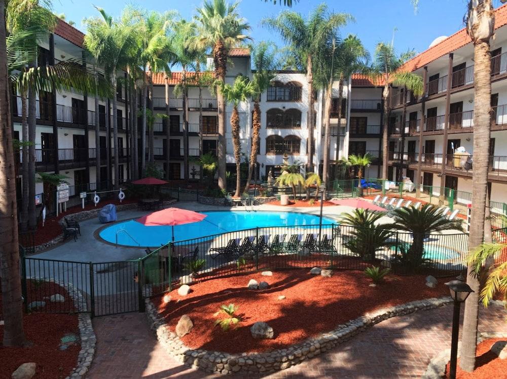 Buena Park Grand Hotel & Suites מראה חיצוני תמונה