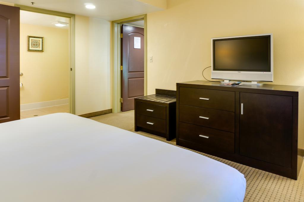 Buena Park Grand Hotel & Suites מראה חיצוני תמונה