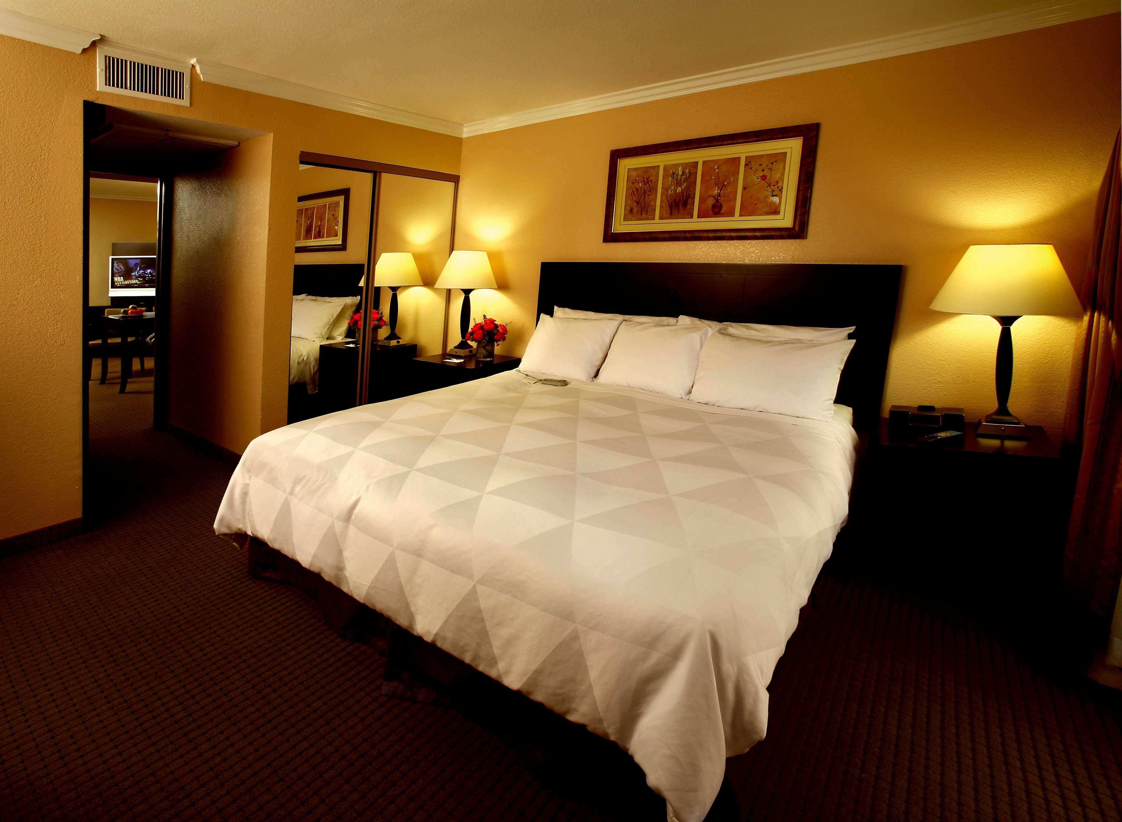 Buena Park Grand Hotel & Suites חדר תמונה