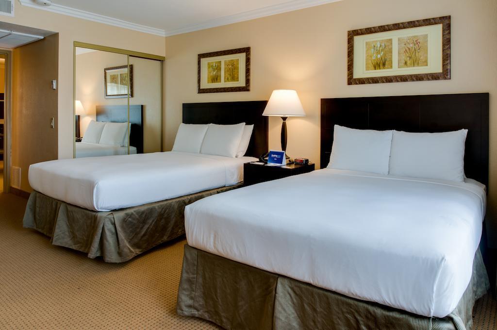 Buena Park Grand Hotel & Suites מראה חיצוני תמונה